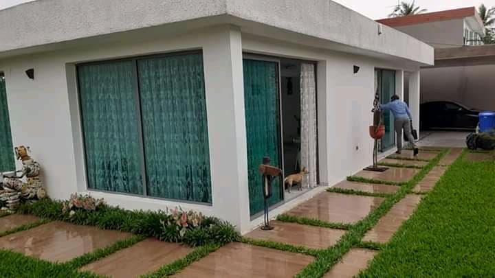 Villa Basse de 6 Pièces + Duplex de 3 Pièces