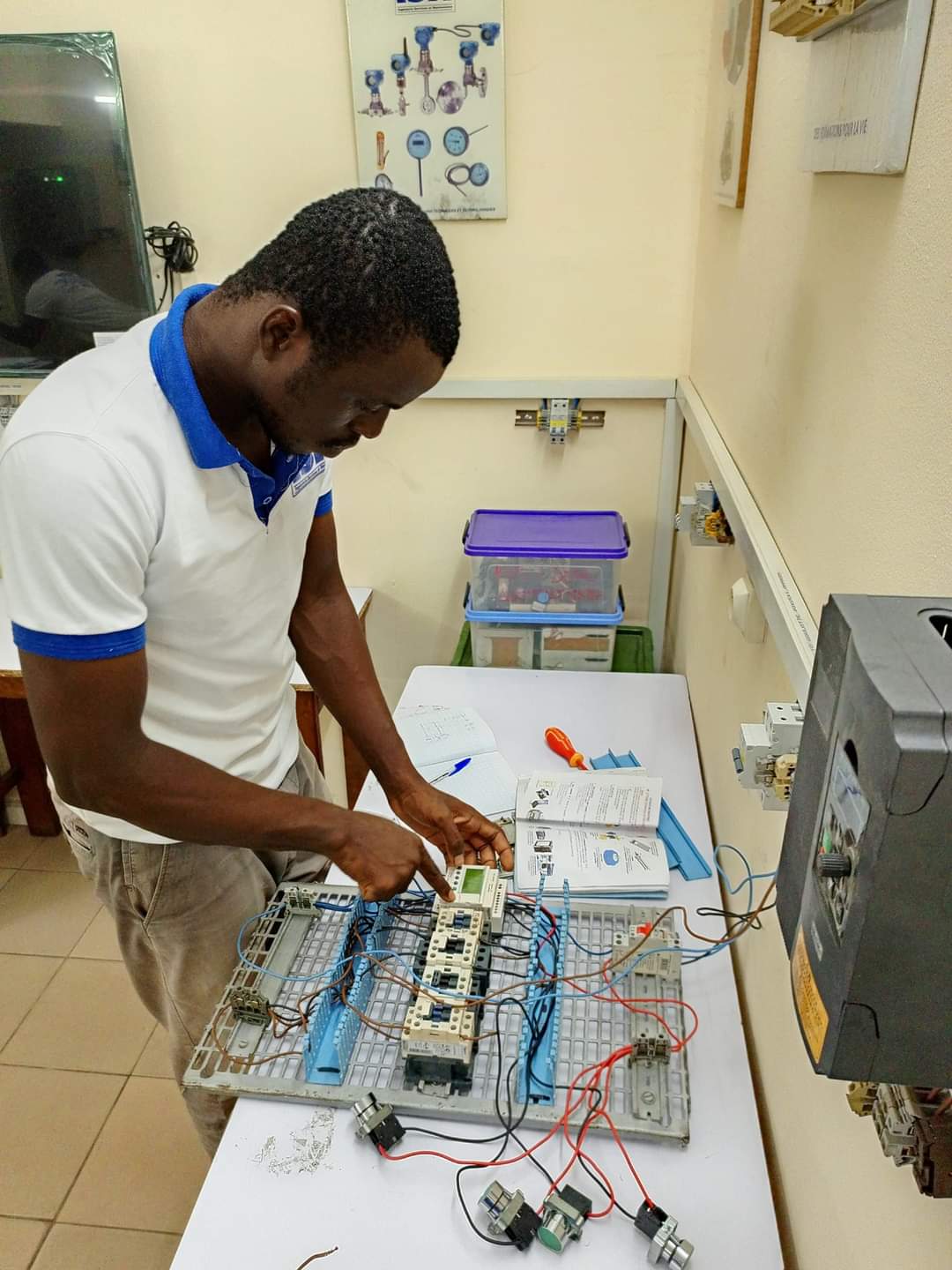 FORMATIONS QUALIFIANTES ELECTRICITE 100% PRATIQUES — photo 3
