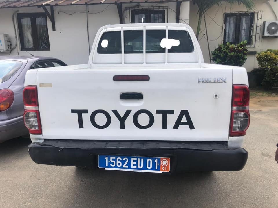 Toyota Hilux 2000 Boite Manuelle Essence V4 — photo 9