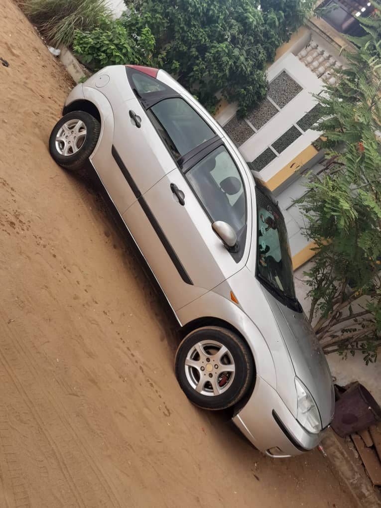 FORD FOCUS 2000 — photo 2