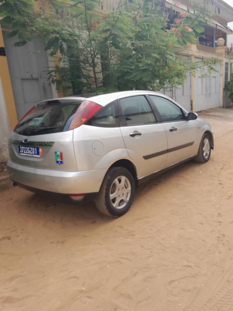 FORD FOCUS 2000 — photo 3
