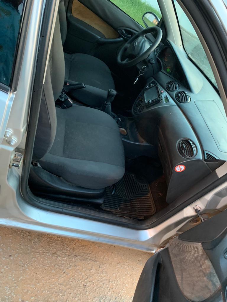 FORD FOCUS 1999 — photo 2