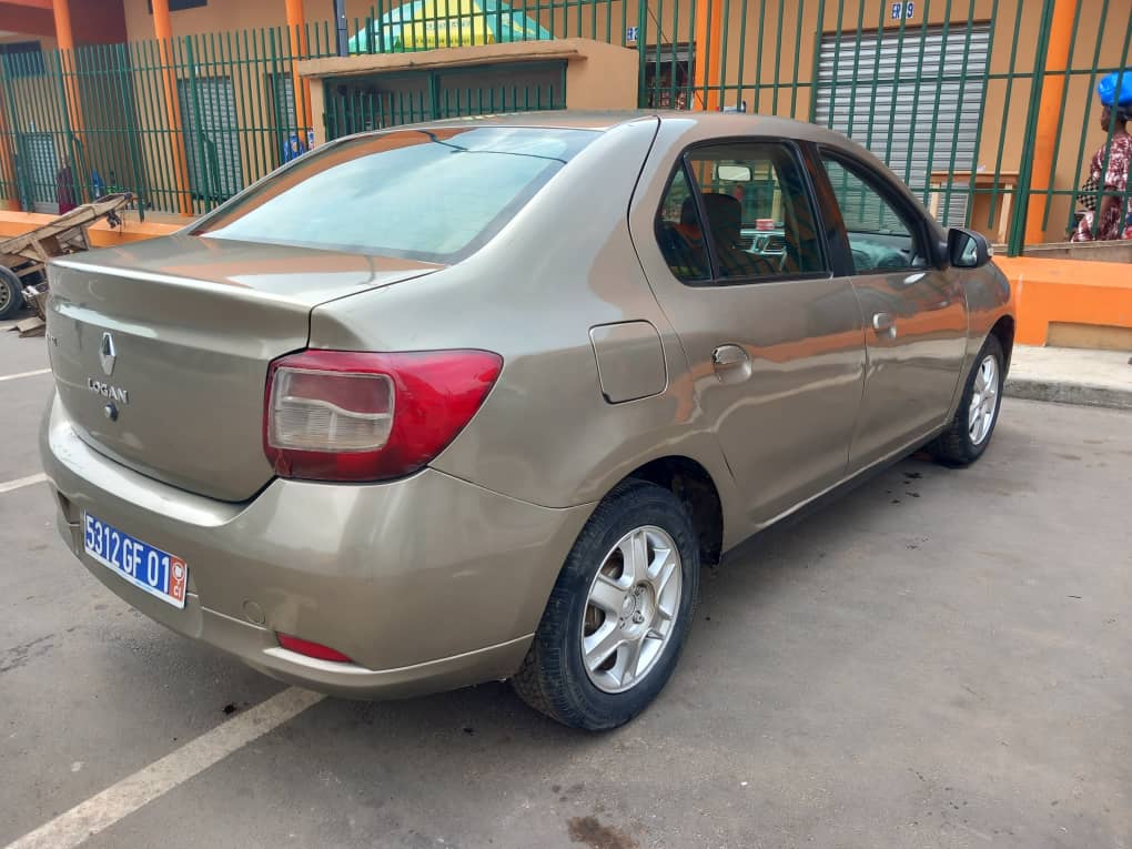 RENAULT LOGAN 2013 — photo 6