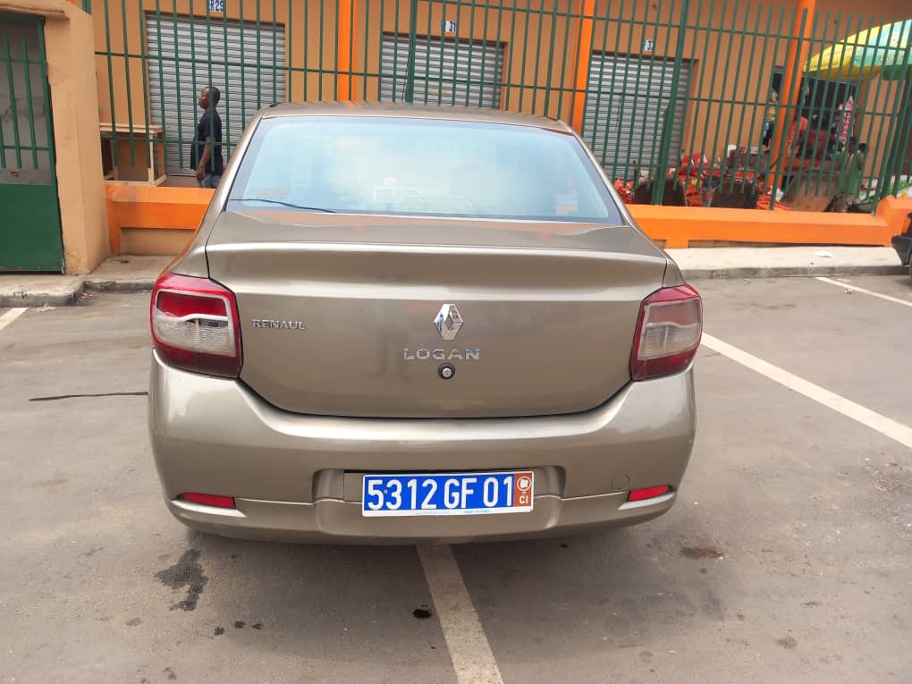 RENAULT LOGAN 2013 — photo 5
