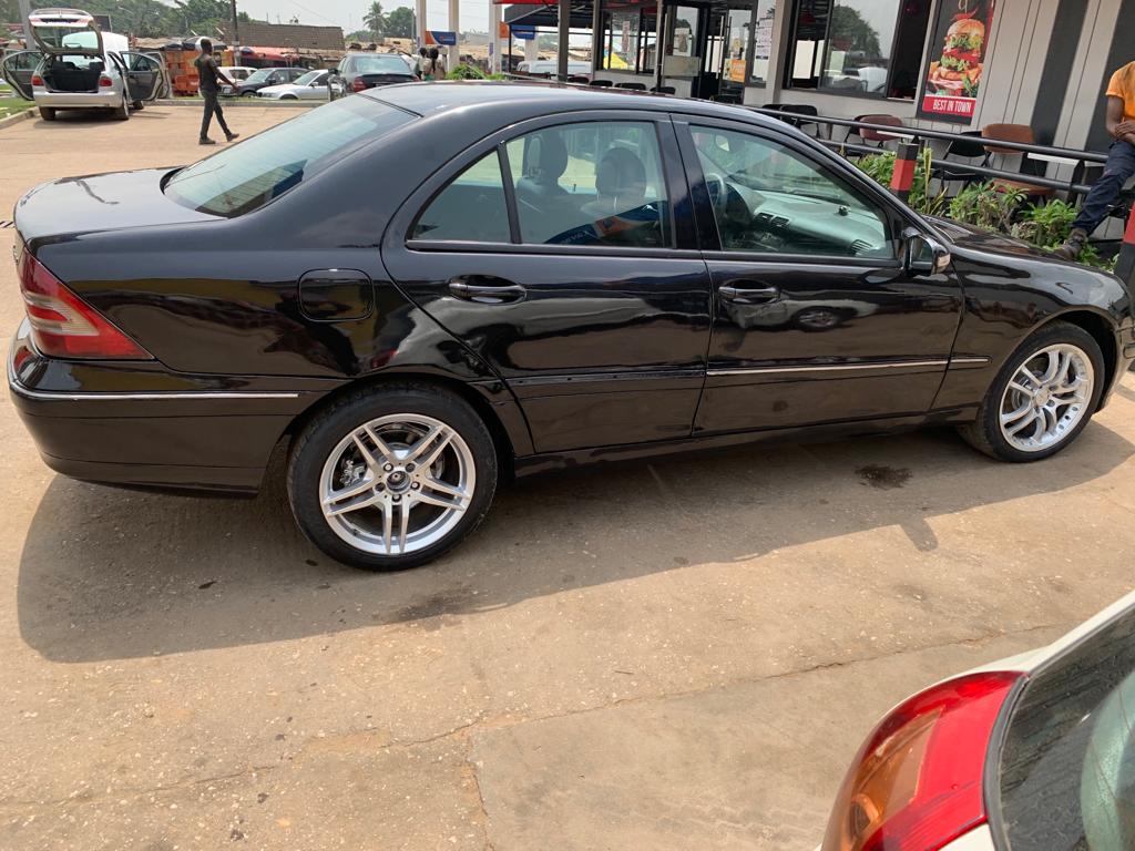 MERCEDES C200 4MATIC — photo 3
