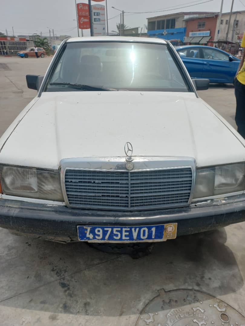 MERCEDES 190 — photo 5