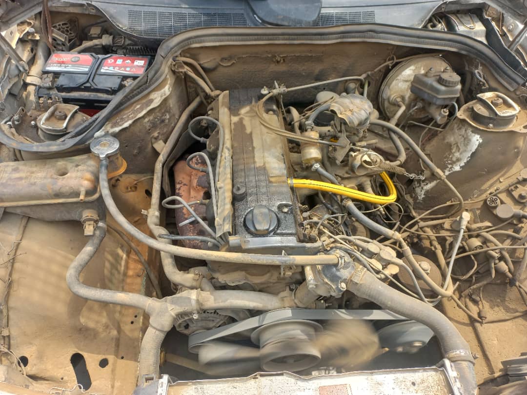MERCEDES 190 — photo 3