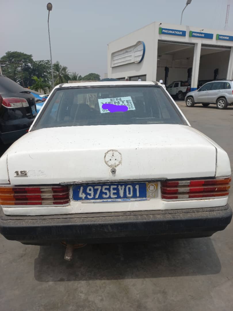 MERCEDES 190 — photo 4