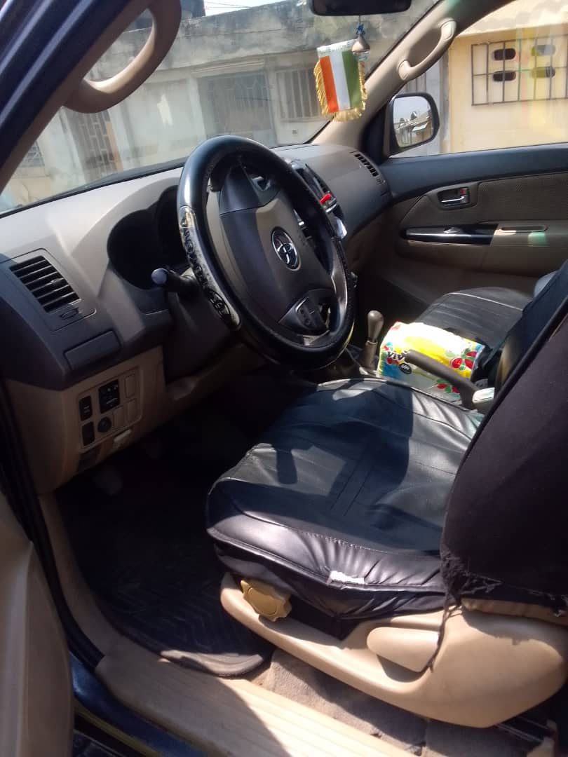 TOYOTA FORTUNER 2012 — photo 3