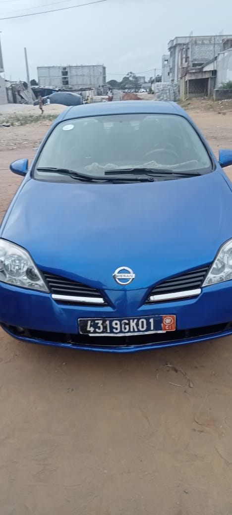 NISSAN PRIMERA BLEUE