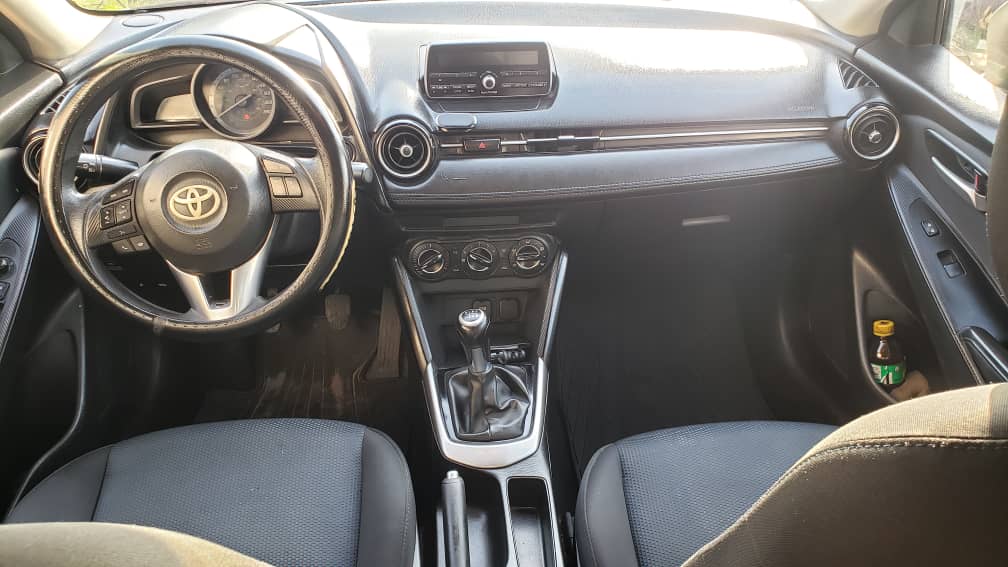 TOYOTA YARIS 2016 — photo 2