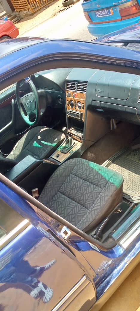 MERCEDES C-CLASS — photo 3