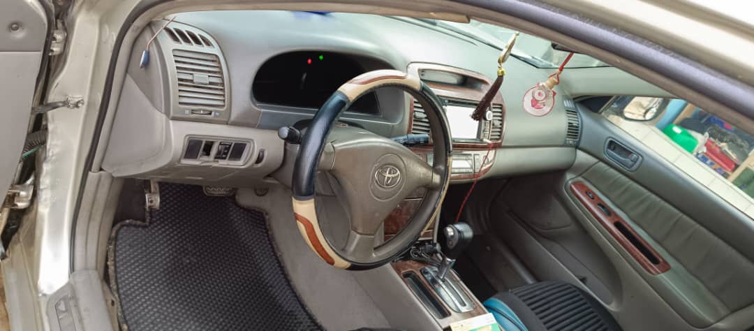 TOYOTA CAMRY 2005 — photo 2