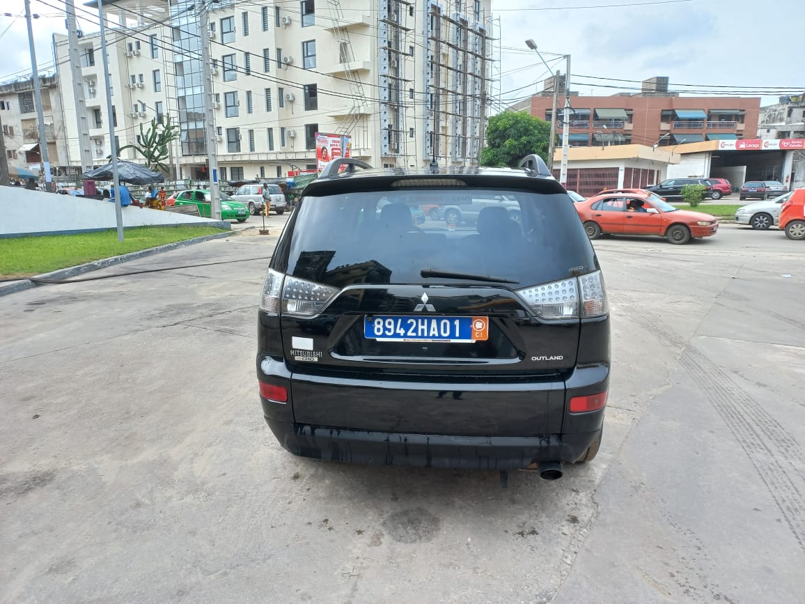 Mitsubishi Outlander — photo 5