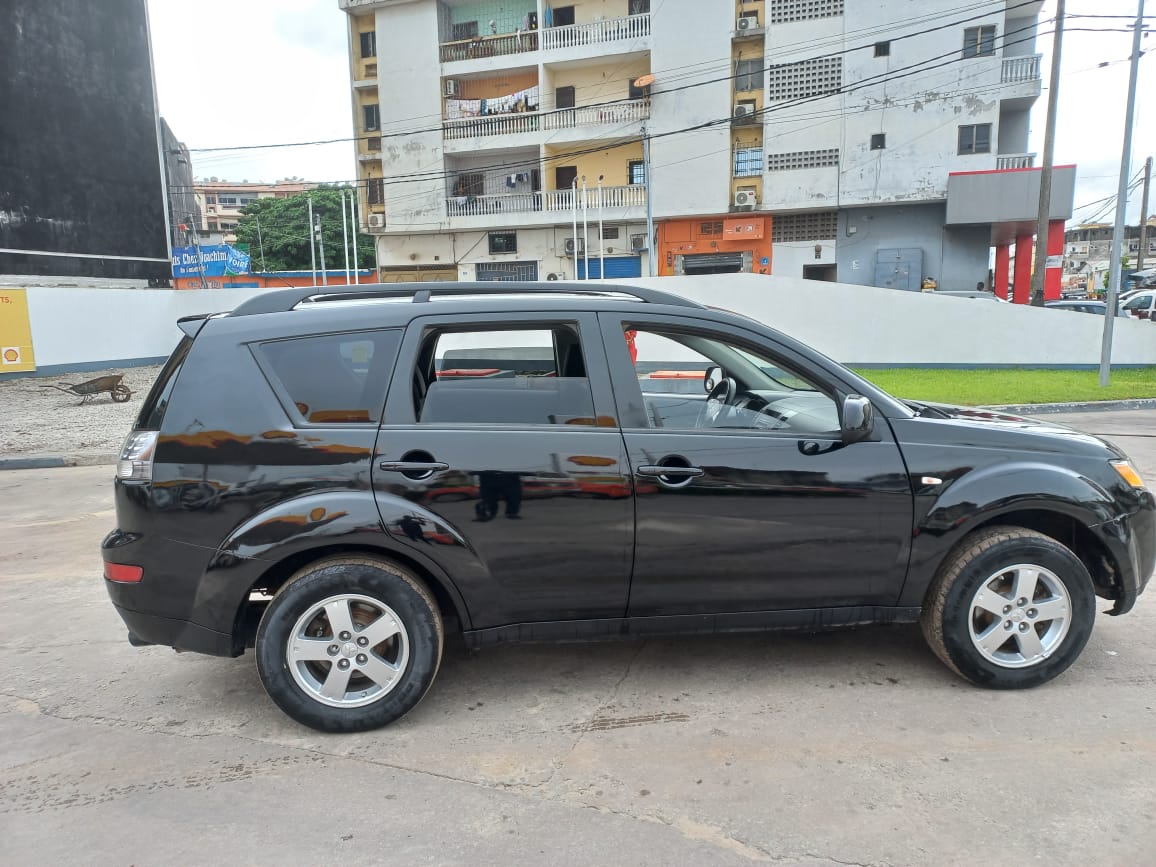 Mitsubishi Outlander — photo 2