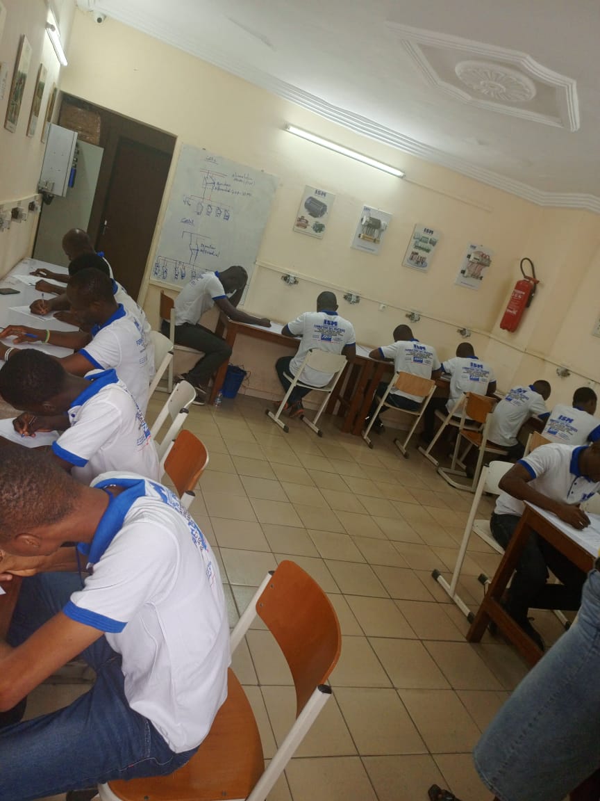 FORMATIONS INDUSTIELLES CONTINUES 100% PRATIQUES
