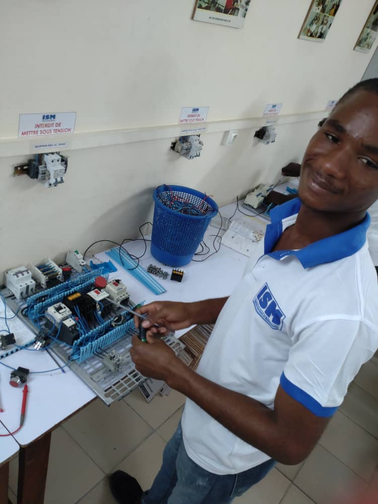 FORMATIONS QUALIFIANTES ELECTRICITE 100% PRATIQUES — photo 3