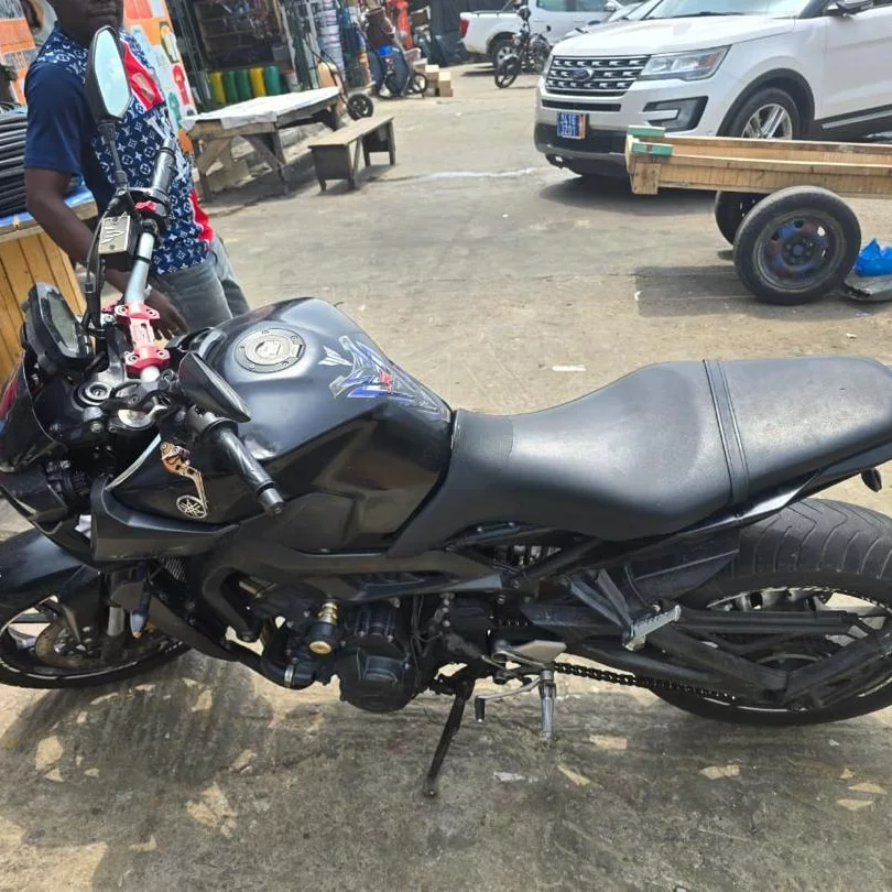 YAMAHA MT09 — photo 2