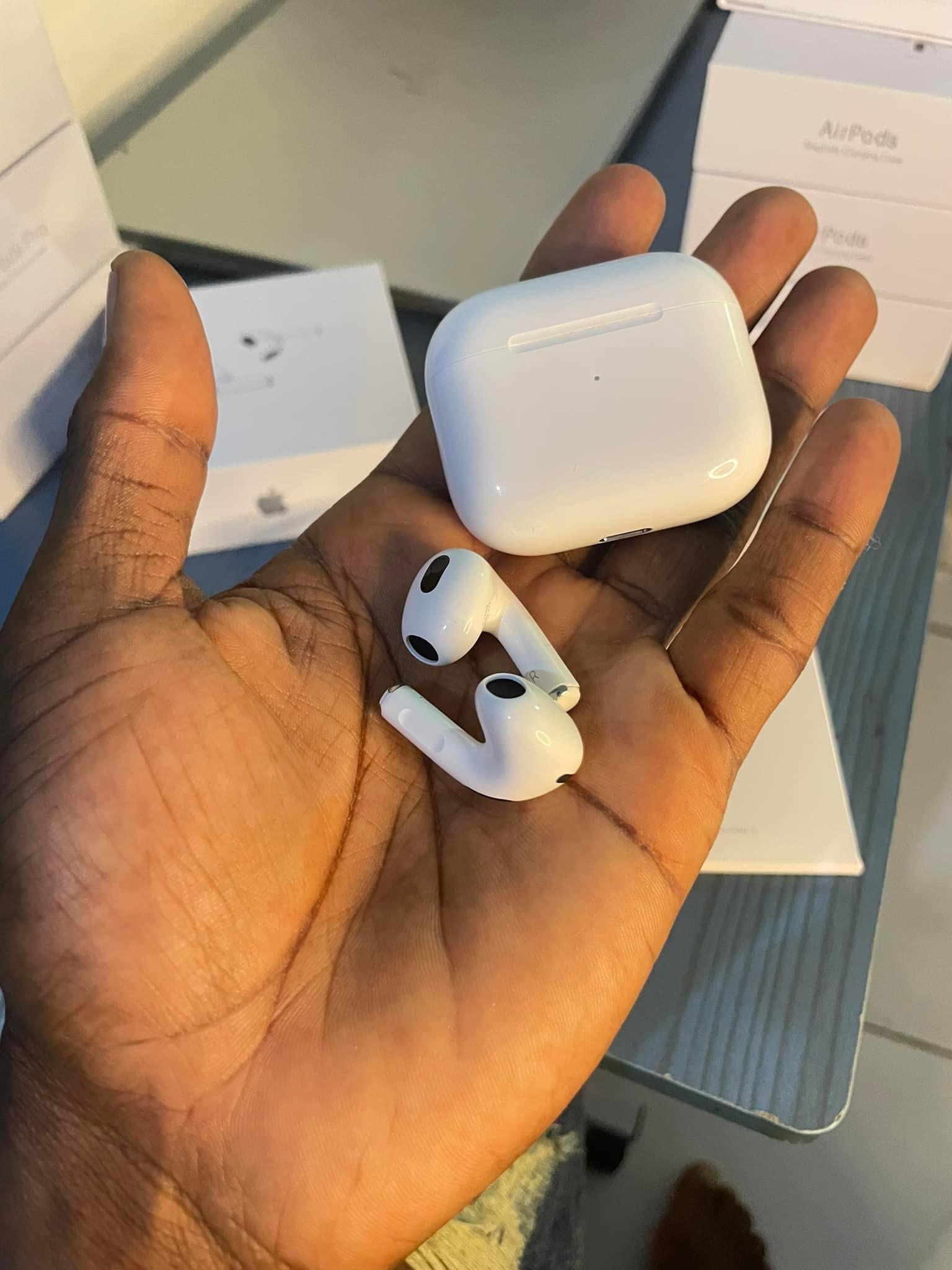 AirPods Pro 3 — photo 2