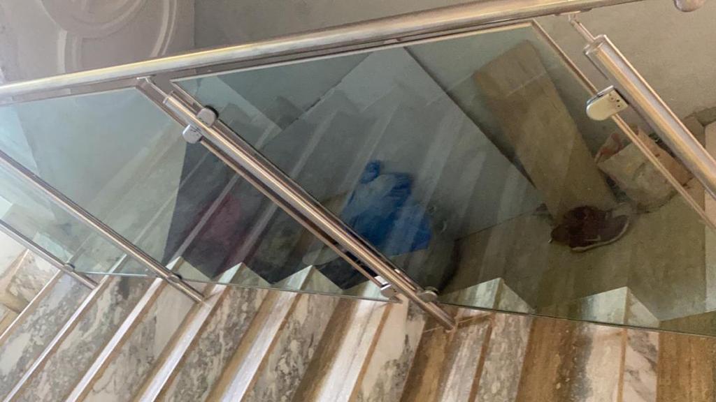 REMPE D'ESCALIER INOX VITREE ABIDJAN — photo 3