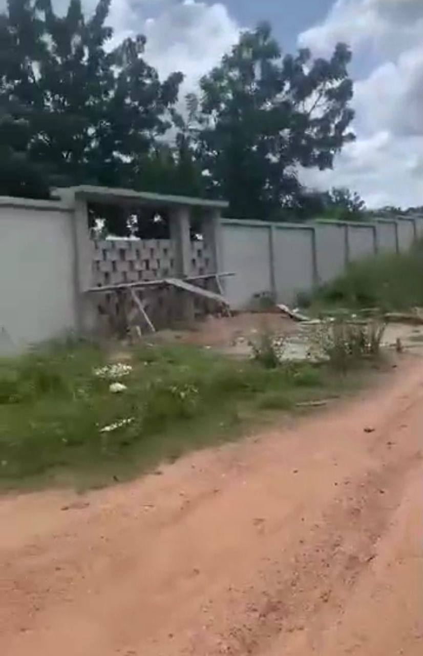 TERRRAIN EN VENTE A YAMOUSSOUKRO — photo 5