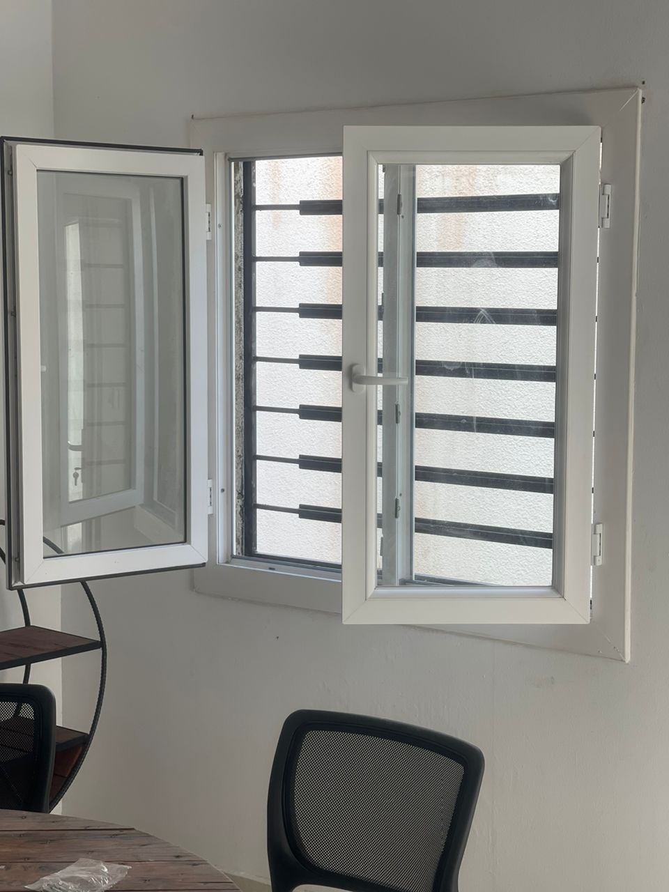 FENETRE PORTE OUVRANTE A LA FRANCAISE — photo 2