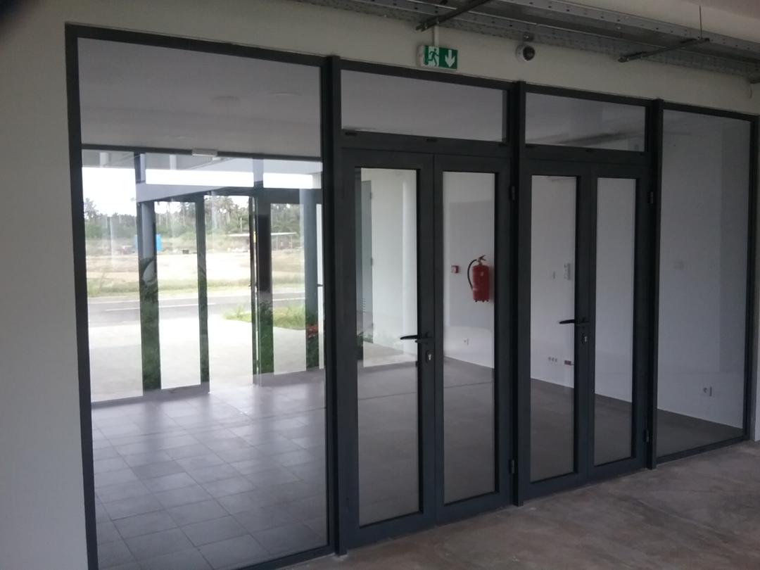 BAIE VITREE OUVRANTE A LA FRANCAISE PVC ET ALUMINIUM ABIDJAN — photo 6