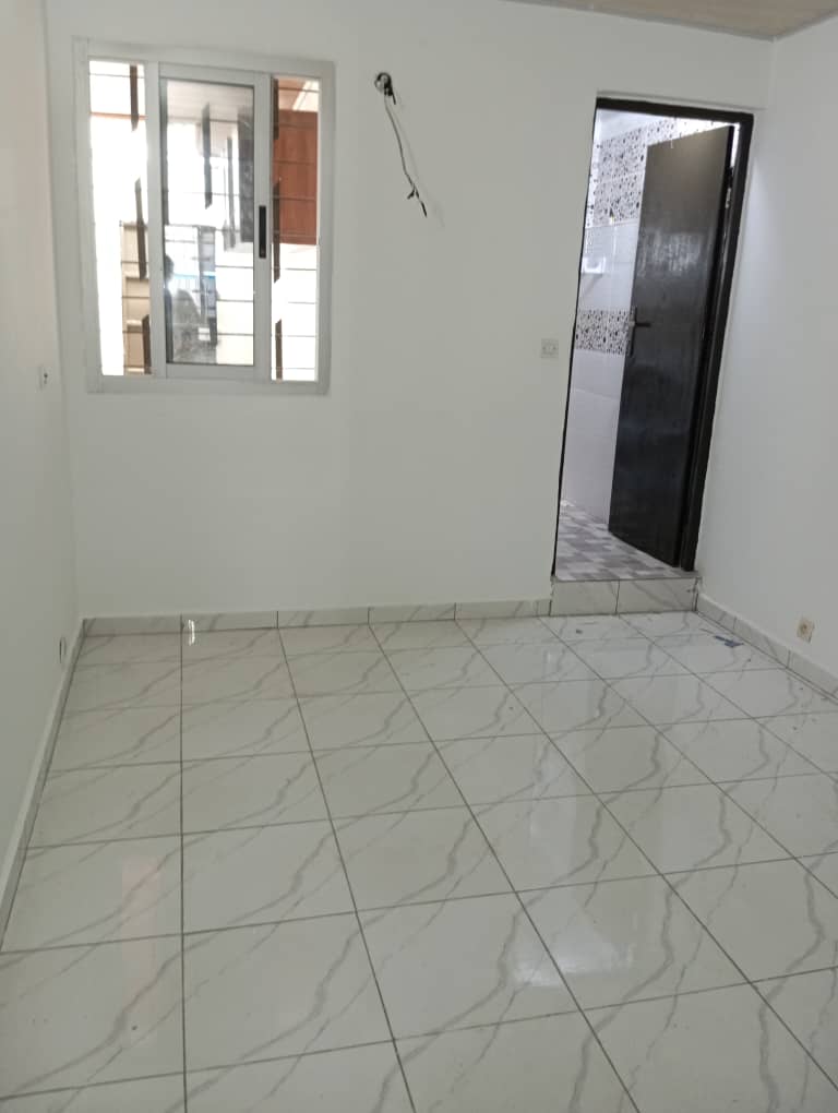 *? À LOUER – VILLA BASSE 4 PIÈCES À COCODY 2 PLATEAUX MACACI* — photo 4